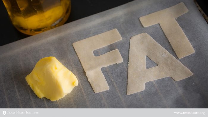 grasa en letras de pasta filo con mantequilla y aceite de oliva