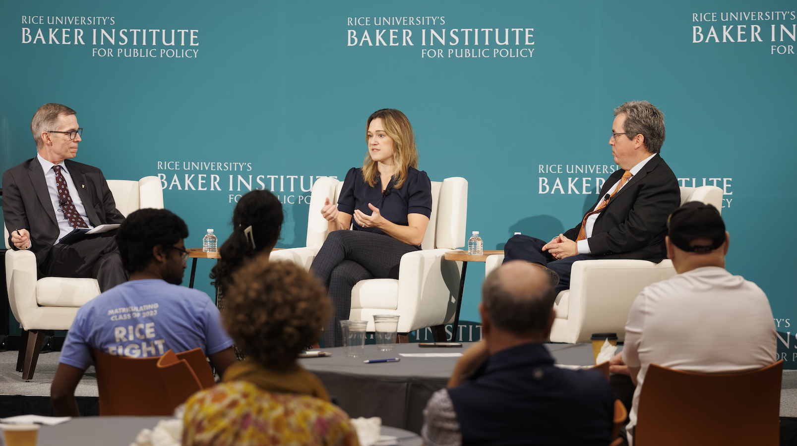 (Izquierda) Dr. Joseph G. Rogers, (Centro) Dra. Heather Lombardi, (Derecha) Dr. Adrian Hernadez (Foto de Michael Stravato)